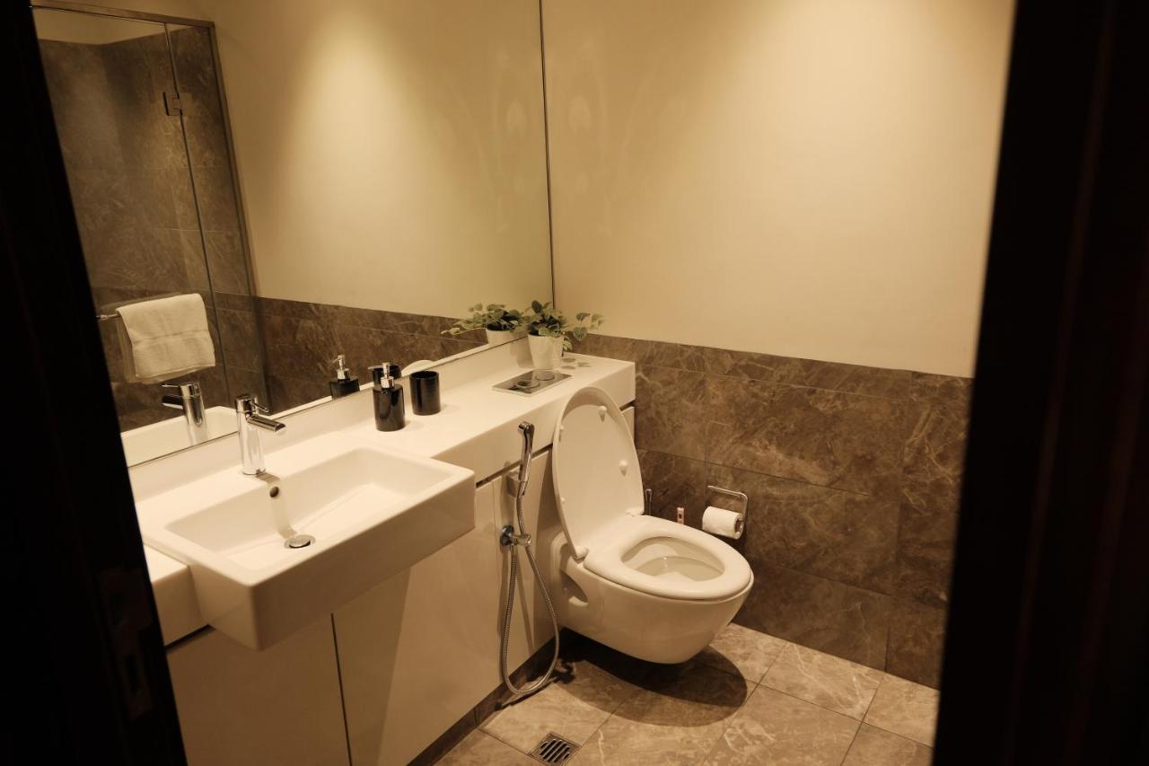 Brand New Water Front Luxury Cinnamon Suites Apartment In Heart Of Colombo City Esterno foto