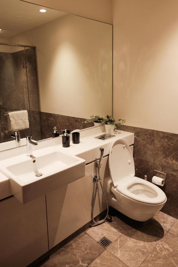 Brand New Water Front Luxury Cinnamon Suites Apartment In Heart Of Colombo City Esterno foto