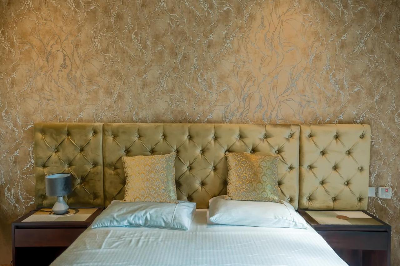 Brand New Water Front Luxury Cinnamon Suites Apartment In Heart Of Colombo City Esterno foto