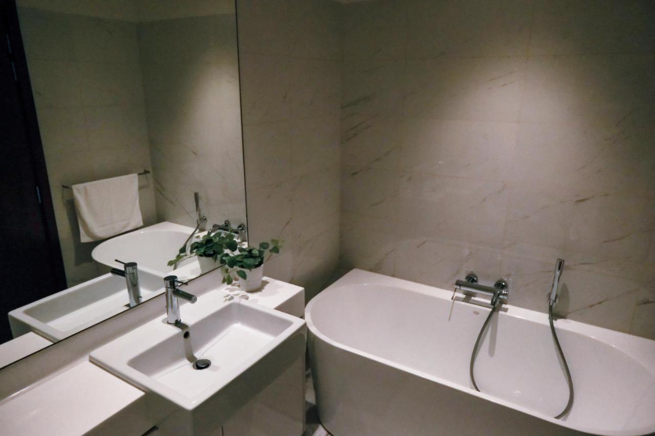 Brand New Water Front Luxury Cinnamon Suites Apartment In Heart Of Colombo City Esterno foto
